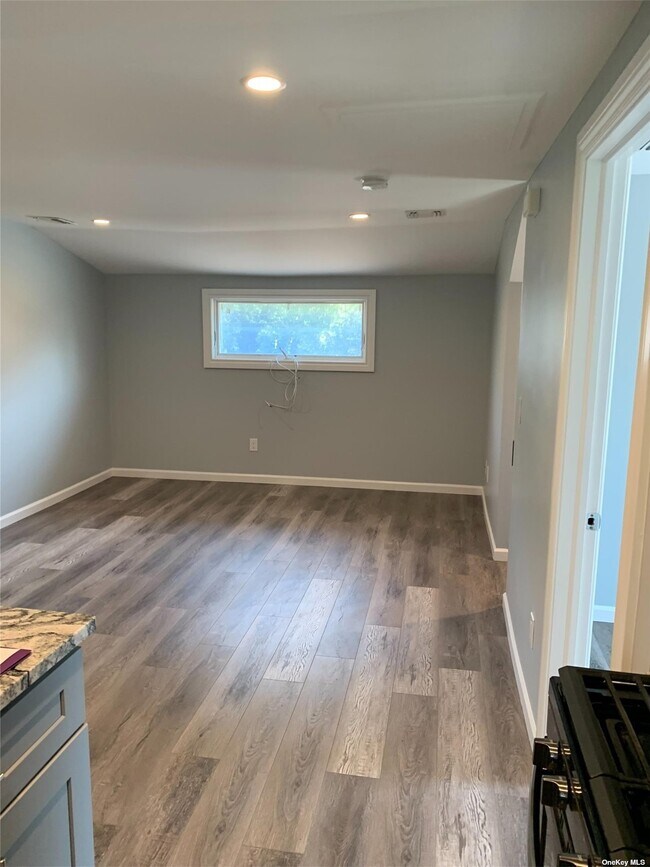 Foto del edificio - 1354 N Windsor Ave