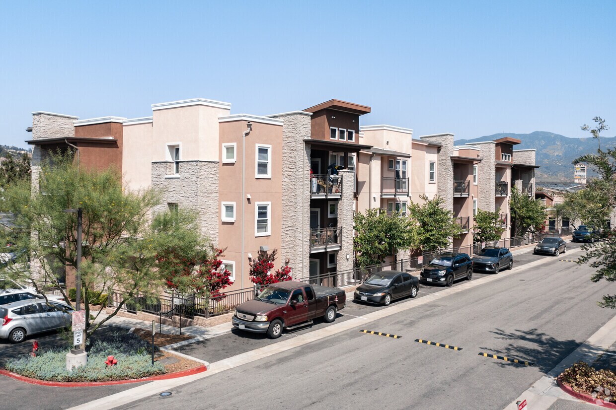 Primary Photo - Oakcrest Heights