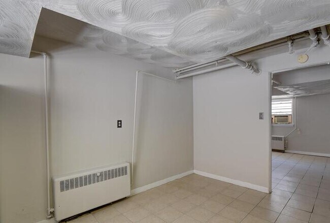 Building Photo - 925 W 35th Ave
