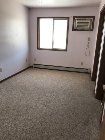 Building Photo - 305 S 1st St