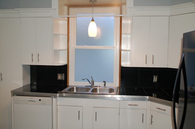 Kitchen - 2301 Pierce St NE