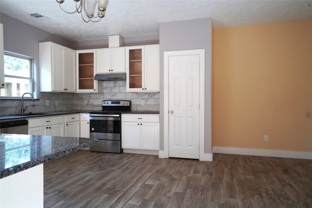Foto principal - 5829 Hartwick Rd
