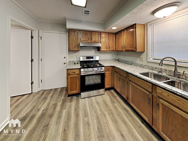 Building Photo - 4832 Wyndam Dr