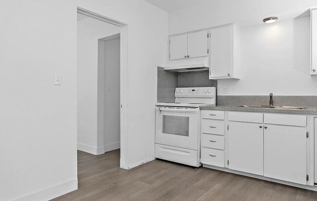 Foto del edificio - Affordable living at The Davis Apartments!