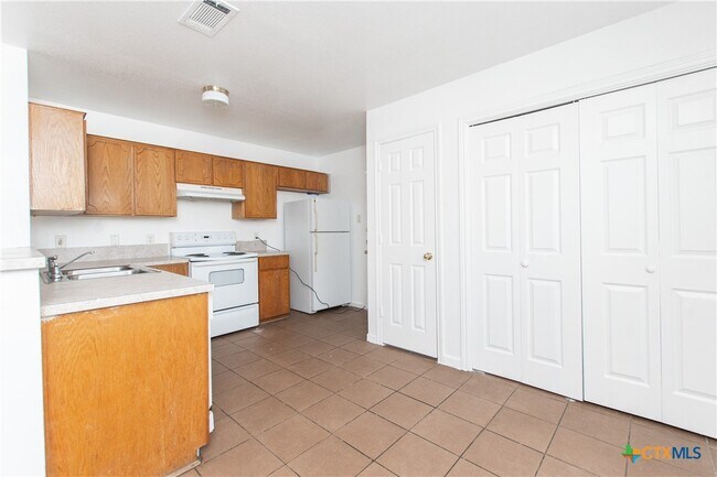Foto del edificio - 4207 Primrose Dr