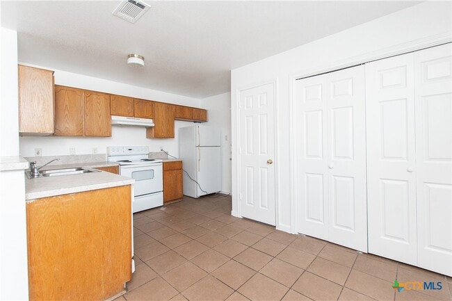 Building Photo - 4207 Primrose Dr
