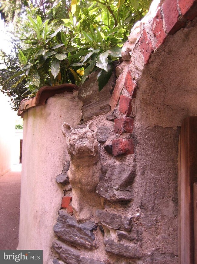 Foto del edificio - 1042 W Lancaster Ave