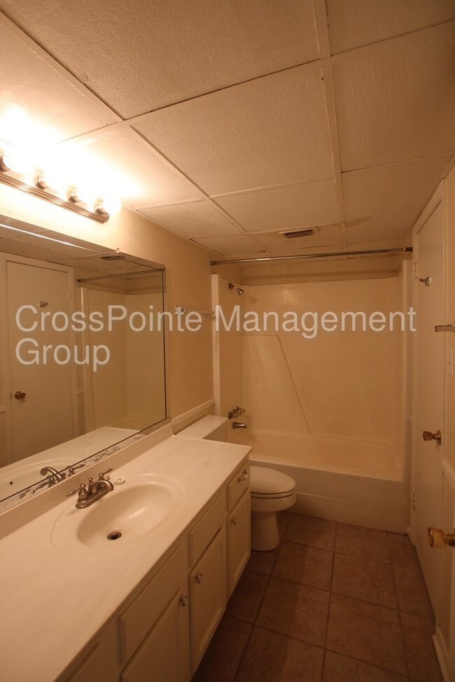 Building Photo - 2 Bedroom Town house for Rent in Lindale!