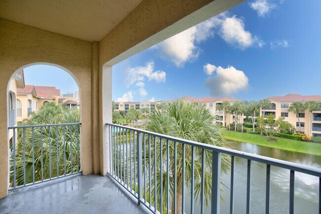 Building Photo - 100 Uno Lago Dr