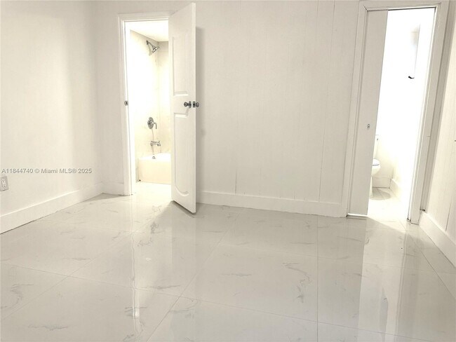 Building Photo - 61 SW 58th Ct