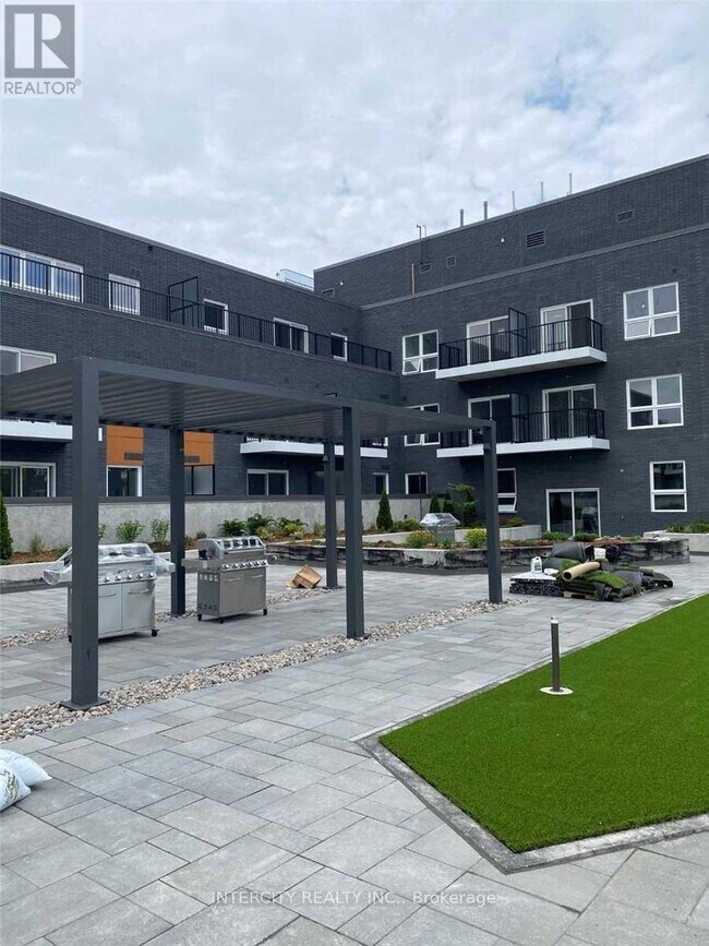 Photo du bâtiment - 430-430 Essa Rd
