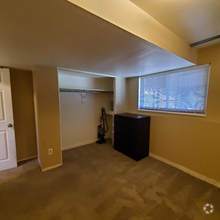 Building Photo - 3135 Vickers Dr