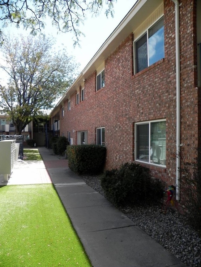 Foto del edificio - 2112 Moon St NE