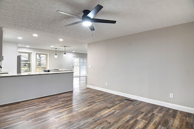 Foto del edificio - 1209 Nutwood Dr