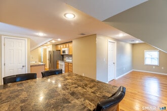 Building Photo - 772 Farmington Ave