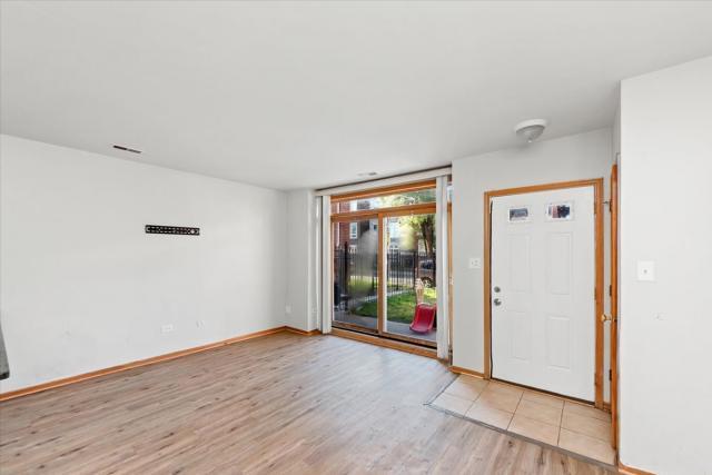 Building Photo - 3 bedroom in Chicago IL 60612