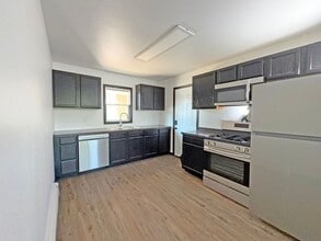 Building Photo - 601 6th Ave SW