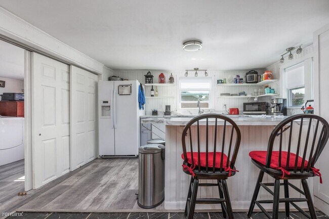 Building Photo - 1 br, 1 bath House - 7 Millbrook Rd