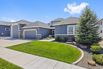 Building Photo - 8319 W Sparks Lake Dr
