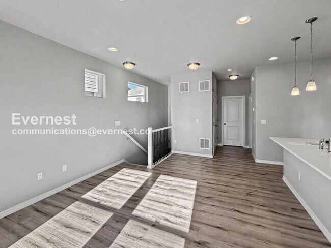 Foto del edificio - 2 Bed/2 Bath Home with Fenced Yard & Garage / Available Now!