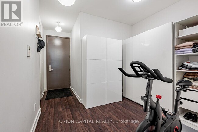 Photo du bâtiment - 380 Macpherson Ave