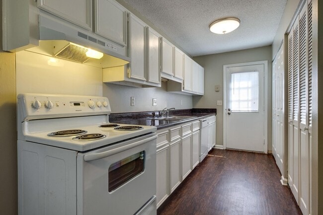 Photo - 1301 Neelys Bend Rd House