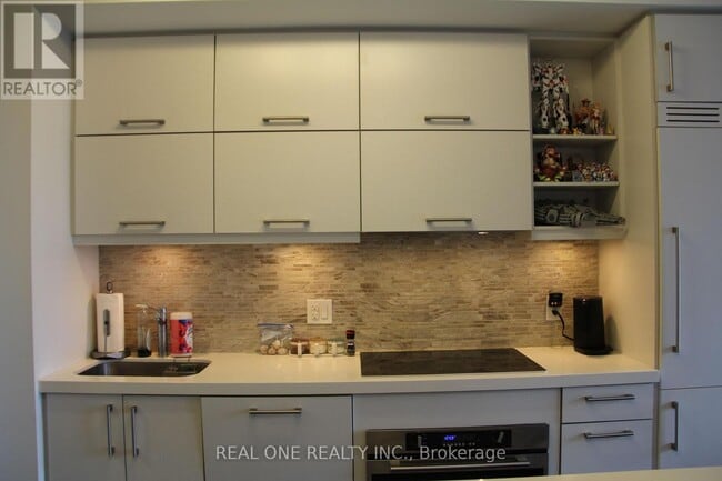 Building Photo - 1080 Bay St.