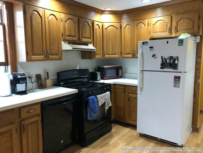 Building Photo - 338 K St