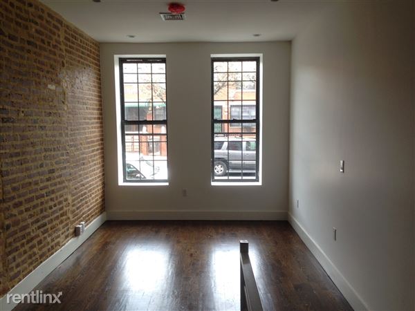 Building Photo - 558 Kosciuszko St