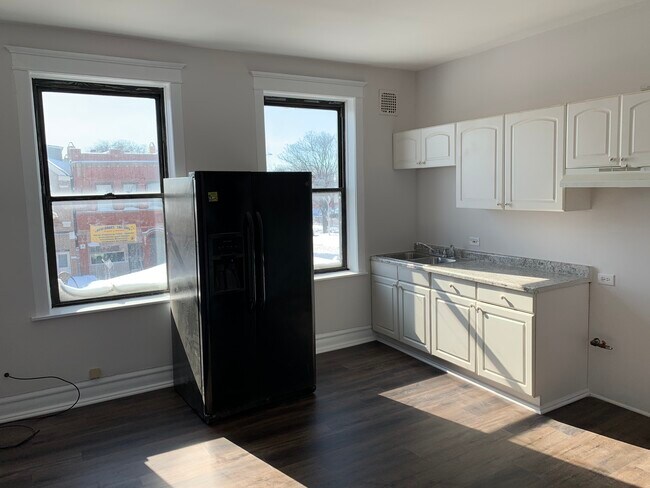 Foto del edificio - 2553 S Troy St
