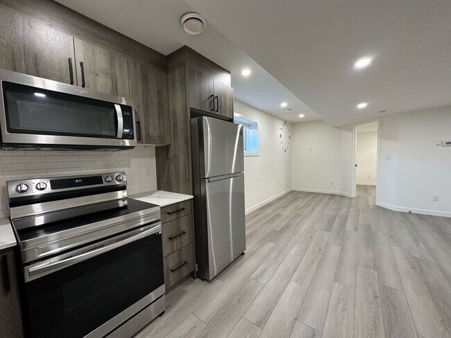 Photo du bâtiment - 17931-17960 60 St NW