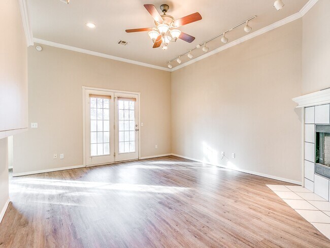 Foto del edificio - 400 W 10th St