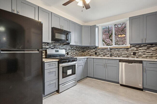 Foto del edificio - 8237 Brookside Rd