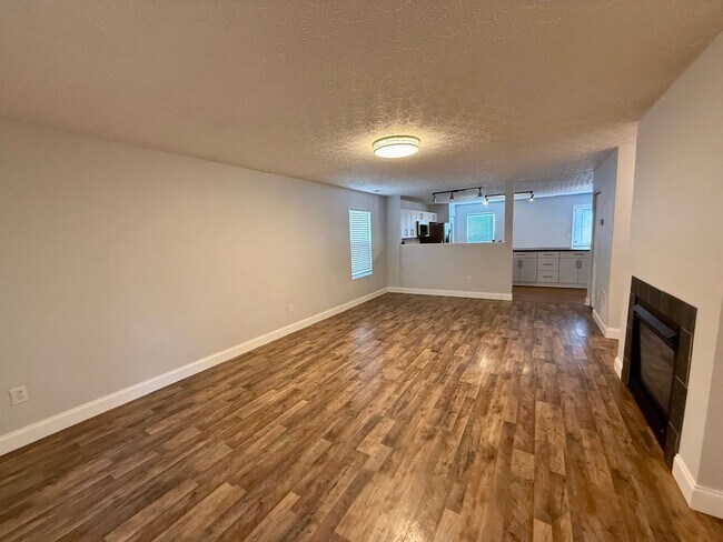 Foto del edificio - Spacious 4-Bedroom Home in the Licking Heights School District