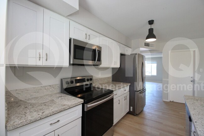 Building Photo - 537 E Laguna Dr