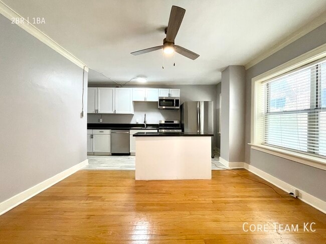 Building Photo - 710 W 48th St
