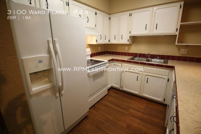 Building Photo - West Anchorage Condo! Huge living room!