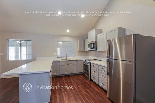 Foto del edificio - 1319 E Ivyglen St