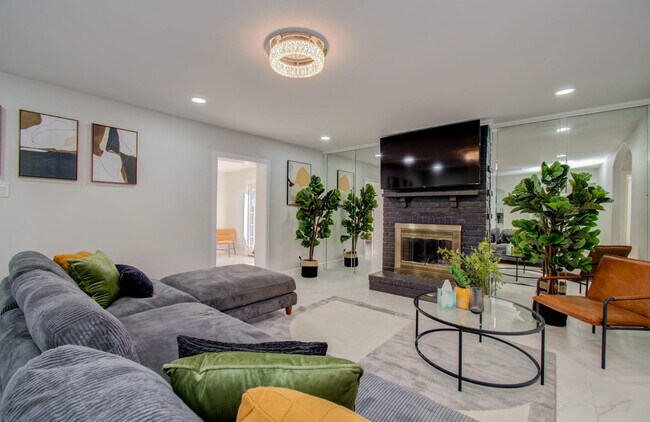 Foto del edificio - 8623 Parasol Ln