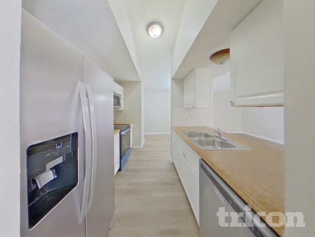 Foto del edificio - 201 Raintree Dr