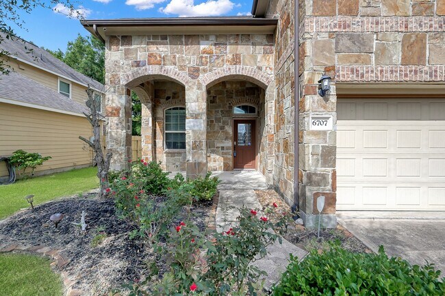 Foto del edificio - 6707 Hunters Creek Ln