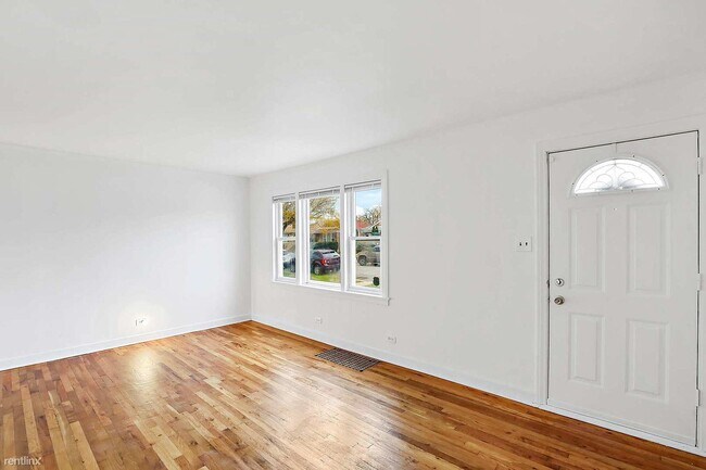 Building Photo - 3 br, 2 bath House - 3742 W 83rd Pl