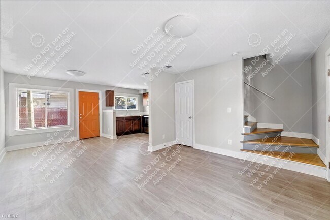 Building Photo - 2 br, 1 bath Townhome - 2404 Julia Ave 1 1