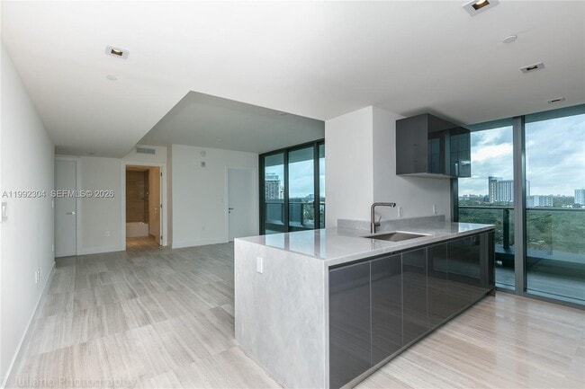 Building Photo - 1451 Brickell Ave