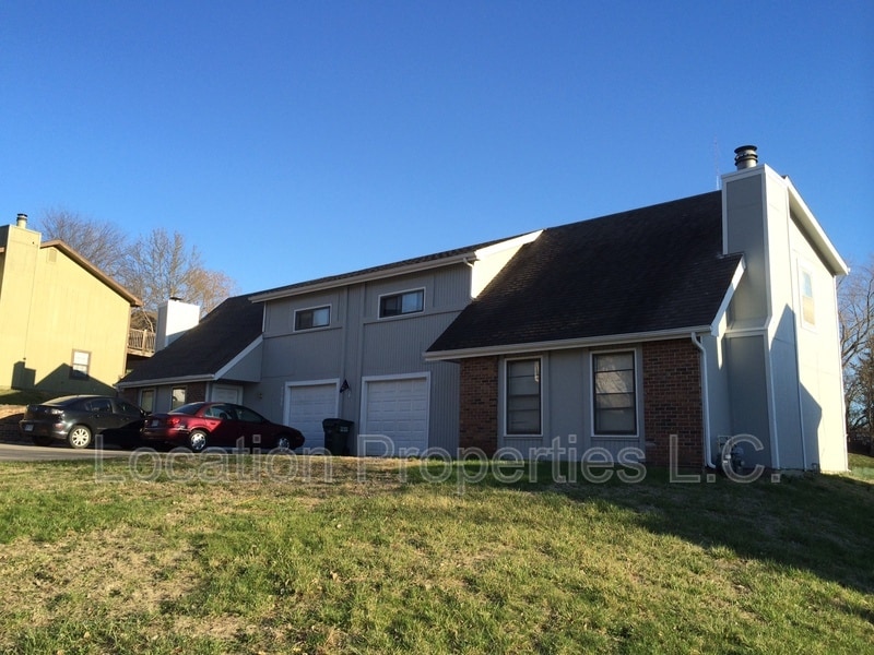 Primary Photo - 2911 University Drive - 2911
