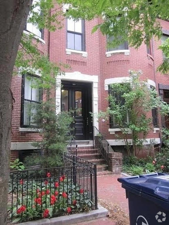Building Photo - 17 Worthington St
