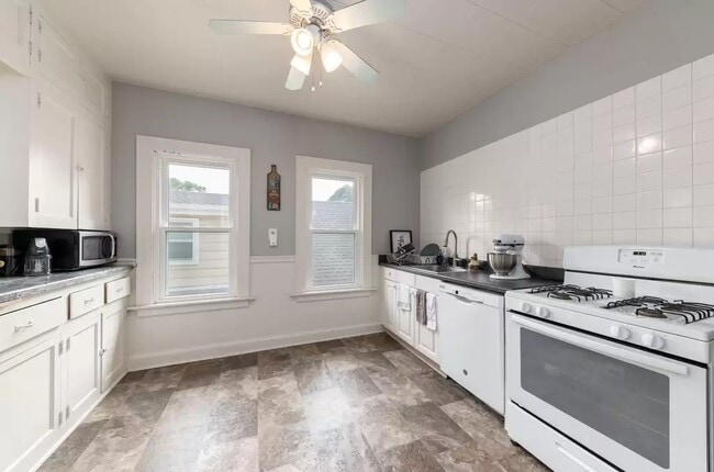 Building Photo - 2258 N 66th St