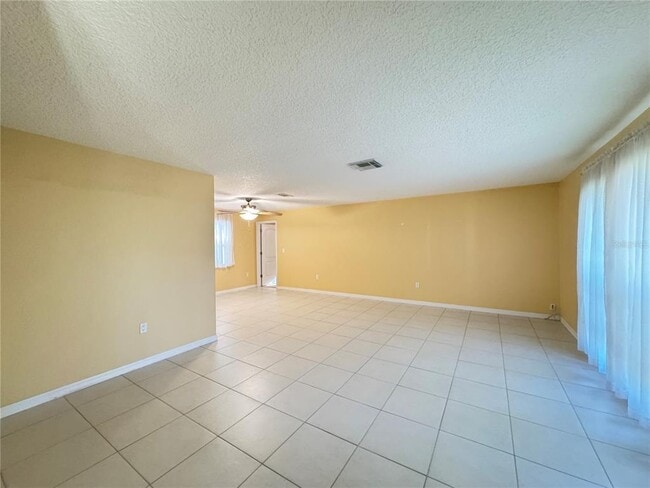Foto del edificio - 1330 Sunset Ct