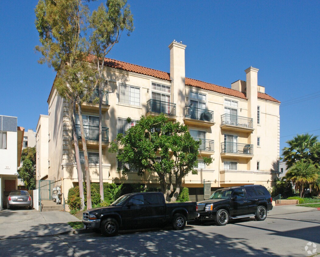 Primary Photo - 901 S Sherbourne Dr