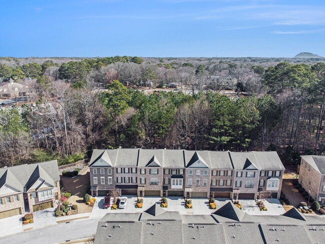 Building Photo - Tri Level Townhome in Tucker